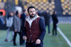 Η ανάρτηση του Καρυπίδη για ηλίθιους