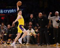 Ο Όστιν Ριβς έγινε ο ηγέτης των Λέικερς στη νίκη επί των Μάτζικ και ο MVP στα μάτια του κόσμου (vid)