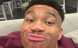 Οι γκριμάτσες του Αντετοκούνμπο μετά από το παιχνίδι που τον έφερε πρώτο σε συμμετοχές στην ιστορία των Μπακς