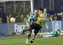 Ο Αραούχο με δυσκολία περπάτησε για να φύγει από το γήπεδο μετά το ντέρμπι