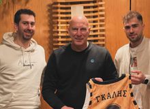 Ο Νίκος Γκάλης υποδέχθηκε τον Βασίλη Τολιόπουλο σε μια συνάντηση γεμάτη... Άρη