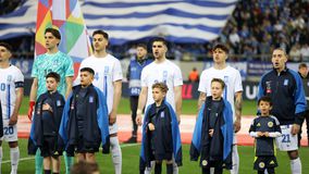 Η ανάκρουση του Εθνικού Ύμνου στο κατάμεστο και «γαλανόλευκο» Γ. Καραϊσκάκης