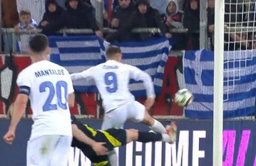 Μια ανάσα από την ισοφάριση η Ελλάδα, τράνταξε το δοκάρι ο Τζόλης