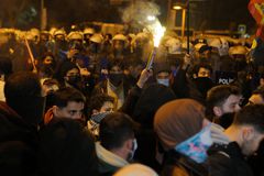 Βραδιά τρόμου στην Τουρκία: Χιλιάδες στους δρόμους για τον Ιμάμογλου, πλαστικές σφαίρες και δακρυγόνα από την αστυνομία