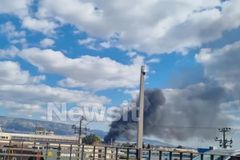 Μήνυμα 112 για τη μεγάλη φωτιά σε οικόπεδο στον Ταύρο: «Κλείστε πόρτες και παράθυρα»