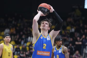 Βαν Τούμπεργκεν: «Κλειδί η άμυνα και τα ριμπάουντ με τον ΠΑΟΚ»