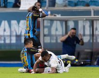 Σοκ στη Βραζιλία: Σκληρός τραυματισμός «πάγωσε» το Γκρέμιο – Βιτόρια (vid)