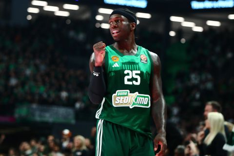 Ο «καυτός» Ναν σημείωσε 13 πόντους στην τέταρτη περίοδο (vids)