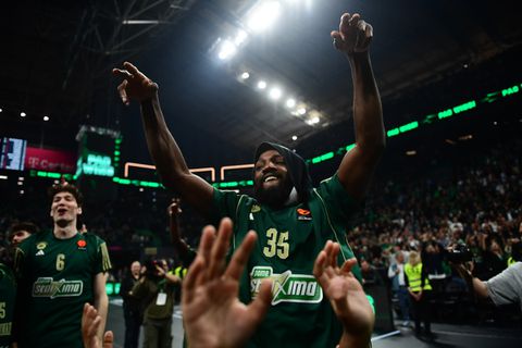 Το «πάρτι» με την εξέδρα μετά τη νίκη του Παναθηναϊκού (vid)