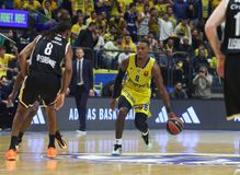 Η Βιλερμπάν σούταρε, η Μακάμπι… επέστρεψε και απέδρασε από τη Γαλλία