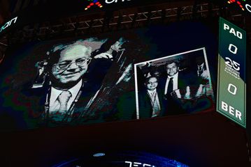 Συγκίνηση στο T-Center: Οι οπαδοί του Παναθηναϊκού δεν ξεχνούν τον Θανάση Γιαννακόπουλο