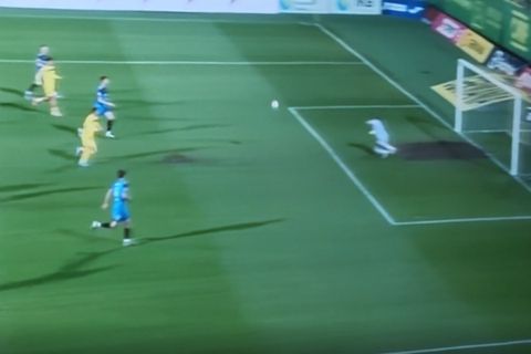 Απίστευτο γκολ στην Κροατία: Η μπάλα βρήκε σε λακκούβα και κατέληξε στα δίχτυα! (vid)