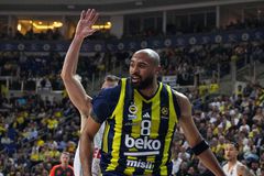 Επιστροφή στις νίκες για τη Φενέρμπαχτσε, «γύρισε» από το -15 και λύγισε την Αρμάνι Μιλάνο