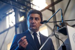 Βίντεο: «Ο Αυγενάκης εν εξάλλω απειλεί, φωνάζει και κλωτσάει καρέκλες»