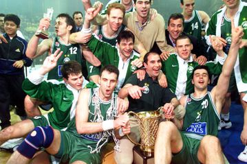 Σαν σήμερα πριν από 24 χρόνια: O Παναθηναϊκός θύμισε με ένα βίντεο την κατάκτηση της Euroleague του 2000 (vid)