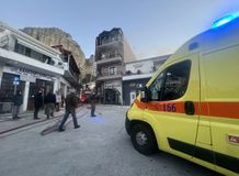 Άγρια συμπλοκή μεταξύ οικογενειών στην Κρήτη: Πεθερός «κάρφωσε» γυαλί στο λαιμό του 39χρονου γαμπρού του και τον έστειλε στη ΜΕΘ