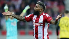 Ο Ροντινέι γιόρτασε το Πάσχα με φρέντο και σούβλισμα αρνιών (vid+pic)