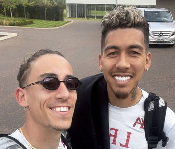 H selfie «αγάπης» του Τσιμίκα με τον Φιρμίνο