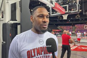 Μπλακ στο Sportal: «Ευγνώμων που παίζω στον Ολυμπιακό, να κάνουμε τον κόσμο περήφανο στον τελικό»