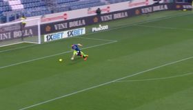 Απίθανο λάθος τερματοφύλακα οδηγεί την ομάδα του στην καταστροφή! (vid)