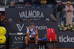 Έφυγε από το box η μητέρα του Τσιτσιπά: «Αν συνεχίσω, θα το κάνω με τον δικό μου τρόπο – Πρέπει να φύγει από το γήπεδο!» (vid)