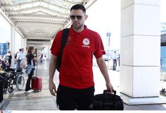 Παπανικολάου και Μπαρτζώκας αποβιβάζονται από το πούλμαν του Ολυμπιακού