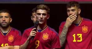 Ισπανοί οπαδοί αποδοκίμασαν τον Γκάβι στη φιέστα για το Nations League: «Π*** Μπάρτσα» (vids)