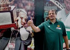 Ο Εργκίν πίσω από τον Αταμάν: Ο προπονητής του Παναθηναϊκού όπως δεν τον έχετε ξαναδεί (vid)