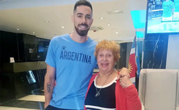 To απίστευτο ταξίδι της γιαγιάς του Βιλντόζα για να δει το... καμάρι της