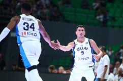 Το... χτύπημα της κόμπρας: Ο Λαρεντζάκης έβαλε τρία σερί τρίποντα! (vid)