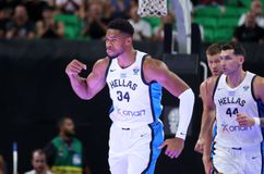 Κυρίαρχος ο Αντετοκούνμπο στο πρώτο δεκάλεπτο με τη Λετονία (vids)