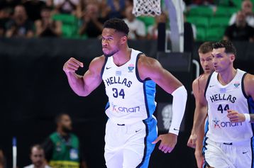 Κυρίαρχος ο Αντετοκούνμπο στο πρώτο δεκάλεπτο με τη Λετονία (vids)