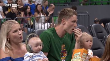 Παρών στο Ελλάδα - Λετονία ο Γκριγκόνις με την οικογένειά του (vid)