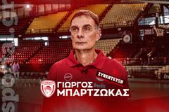 Ο Γιώργος Μπαρτζώκας στο Sportal: «Το μεγάλο ρόστερ ίσως δημιουργήσει κλυδωνισμούς, εγώ καλούμαι να το διαχειριστώ - Πρέπει να αποβάλει την όποια πίεση ο Βεζένκοφ»