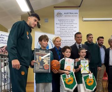 Η επίσκεψη του Παναθηναϊκού AKTOR σε ελληνικό σχολείο στην Αυστραλία: Τα δώρα και η γλυκιά υποδοχή των μαθητών(vid)