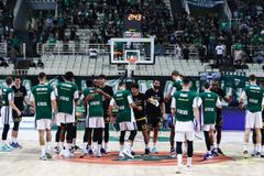 Η Μακάμπι κράτησε μακριά από το παιχνίδι τον κόσμο του Παναθηναϊκού: 8000 θεατές και πολλά άδεια καθίσματα στο ΟΑΚΑ