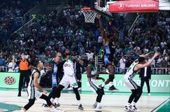 Έβγαλε ψυχή για μαγική ανατροπή ο Παναθηναϊκός, αλλά έχασε ένα ριμπάουντ και την καθοριστική βολή