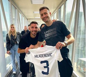 Η συνάντηση του Μλαντένοβιτς με τον Αβράμοβιτς στο αεροδρόμιο