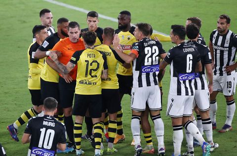 AEK: «Διαιτητής και VAR αγνόησαν πέναλτι, πιο προκλητικός από κάθε άλλη φορά ο Λουτσέσκου»