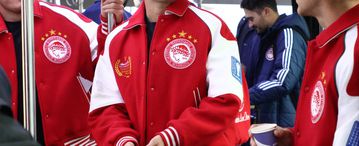 Το συλλεκτικό τζάκετ του Ολυμπιακού που ξεχώρισε (pics)