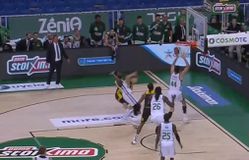 Η τελευταία επίθεση της ΑΕΚ: Η διαμαρτυρία του Κουζμίνσκας για φάουλ και ο μοιραίος Ραντλ (vid)