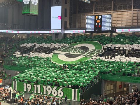 Φαντασμαγορικό σόου της Θύρας 13 στο T-Center για τα 59α γενέθλιά της!