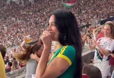 Η Ντουά Λίπα στο Μαρακανά με τη φανέλα της Βραζιλίας