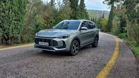 Δοκιμάζουμε το MG ZS MAX Hybrid+ - Οικονομικό C-SUV με 197 ίππους
