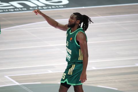 Φαρίντ σε ρόλο... τερματοφύλακα, φιλοδώρησε με 4 τάπες την Ντουμπάι στο πρώτο μέρος! (vids)