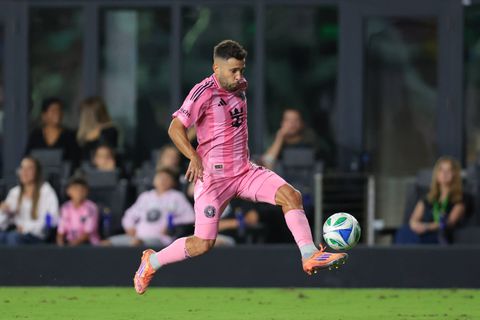 Τζόρντι Άλμπα: «Δεν γίνεται να συγκρίνουμε τον Γιαμάλ με τον Μέσι»