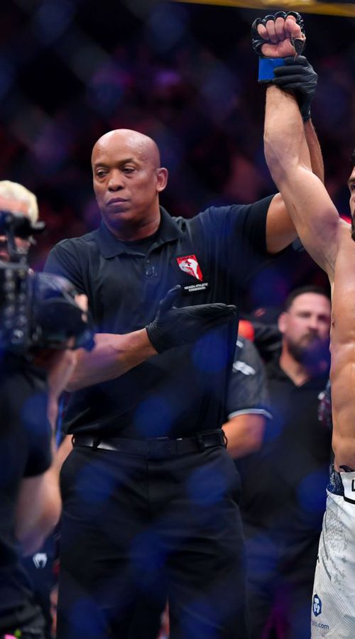 Αρμάν Τσαρουκιάν: Ο εκατομμυριούχος μαχητής και «φίλος» του Πούτιν που στοχεύει στον θρόνο του Ίλια Τοπούρια