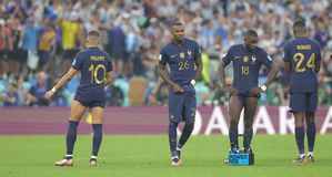 Γαλλική Ομοσπονδία: Καταδικάζει τις ρατσιστικές επιθέσεις στους παίχτες των «Μπλε»