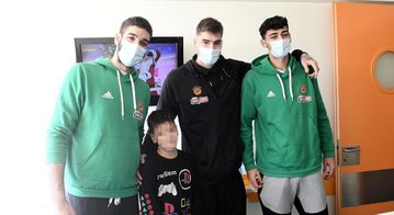 Χάρισαν δώρα και χαμόγελα στα παιδιά του «ΜΗΤΕΡΑ» οι παίκτες του Παναθηναϊκού AKTOR (vid+pics)