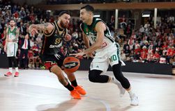 Το φάουλ στον Τζέιμς που οι διαιτητές το έδωσαν για τρεις και έκαναν έξαλλο τον Σλούκα (vid)